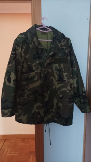Abrigo tres cuartos camuflaje hombre
