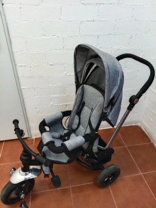 Triciclo infantil con pedales