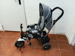 Triciclo infantil con pedales