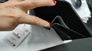 Cartera compacta negra Stradivarius
