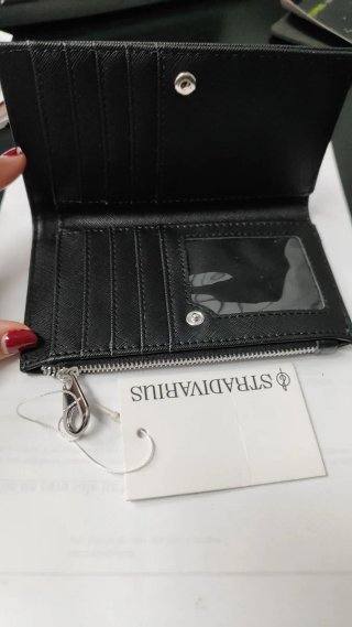 Cartera compacta negra Stradivarius