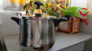 Vendo olla express nueva de 8 litros