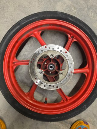 Llantas Honda NS1 Rojas Buen estado