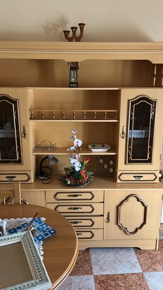 Mueble de salón madera y cristal