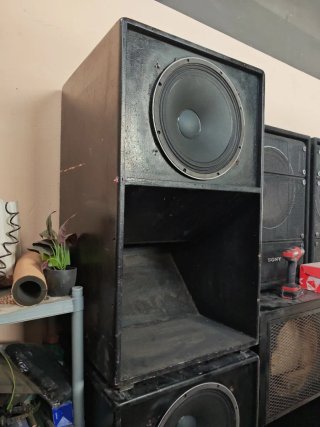 Cajón tipo JBL 4530 15"