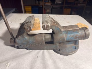 Tornillo de banco Irimo 125