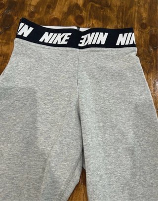 Mallas Nike grises con logo blanco