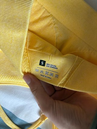 Top deportivo amarillo Shein Talla S