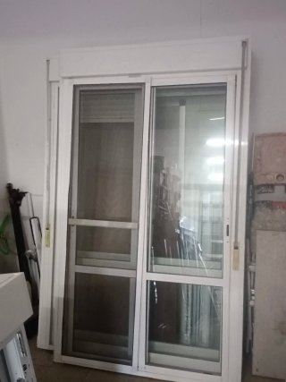 1 Balconera aluminio corredera. Incluye persiana.