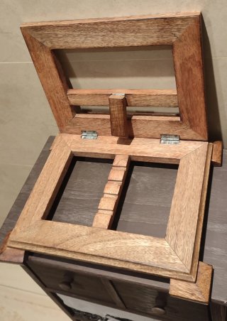 Atril de madera noble
