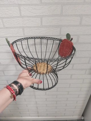 Frutero de hierro grande con diseño de fresa