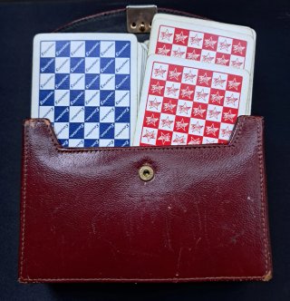 Carte da gioco vintage con astuccio in pelle
