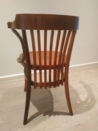 Silla antigua respaldo varillas