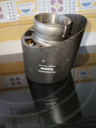 Cola de escape carbono Akrapovič