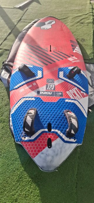 Tavola Windsurf Tabou Rocket 123 LTD in carbonio