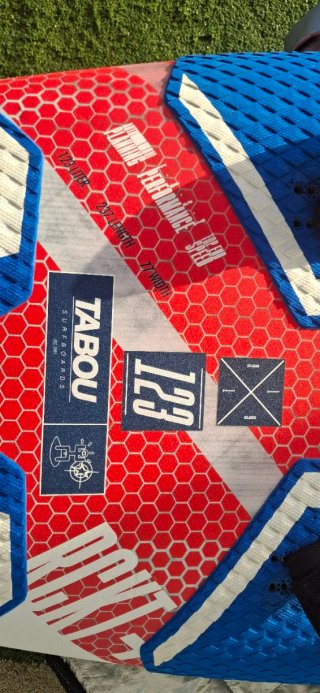 Tavola Windsurf Tabou Rocket 123 LTD in carbonio