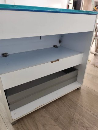 Mueble de baño lavabo azul y blanco