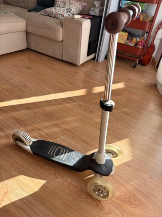 Patinete oxelo B1 3 ruedas infantil con luces.