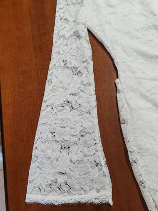 Abito corto in pizzo manica lunga