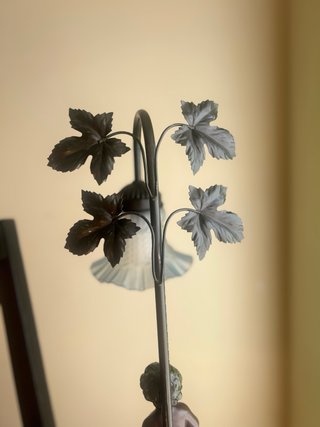 Lámpara antigua cobre figura niño