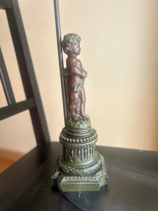 Lámpara antigua cobre figura niño