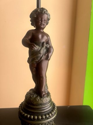 Lámpara antigua cobre figura niño