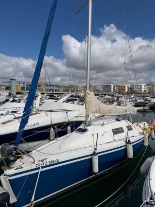 Velero Golfiño 7.25 listo para navegar.