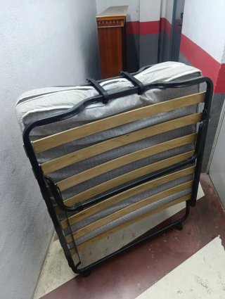 Cama Plegable Beige y Negra