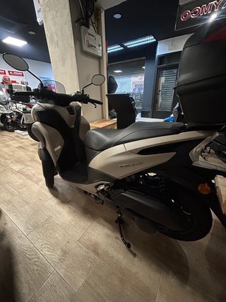 Triciclo Kymco Beige/Gris Automático