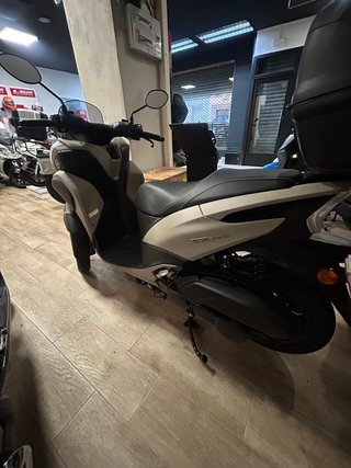 Triciclo Kymco Beige/Gris Automático