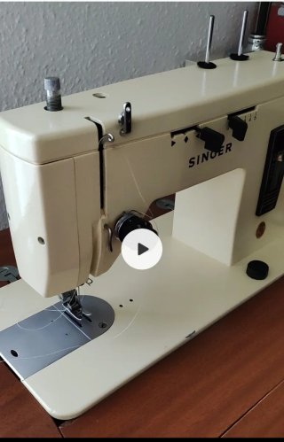 Máquina de coser Singer con mueble
