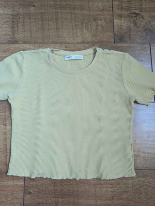 T-shirt Pull&Bear gialla taglia XS