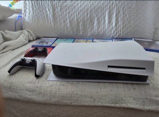 PS5 con 2 mandos y 6 juegos