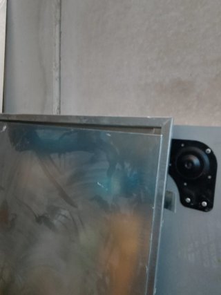 1 puerta  para Registro de  Instalaciones