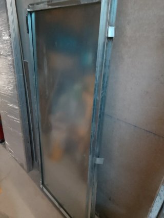 1 puerta  para Registro de  Instalaciones