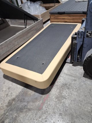 Base tapizada Beige/Negro