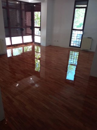 Servicio de lijado y barnizado de parquet