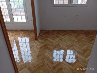 Servicio de lijado y barnizado de parquet
