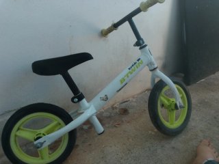 Bici infantil verde y blanca
