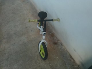 Bici infantil verde y blanca