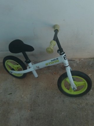 Bici infantil verde y blanca