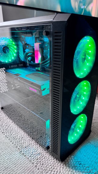 PC gaming personalizado potente Semi-nuevo