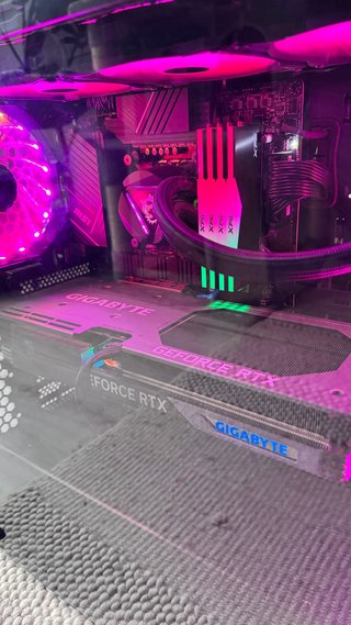 PC gaming personalizado potente Semi-nuevo
