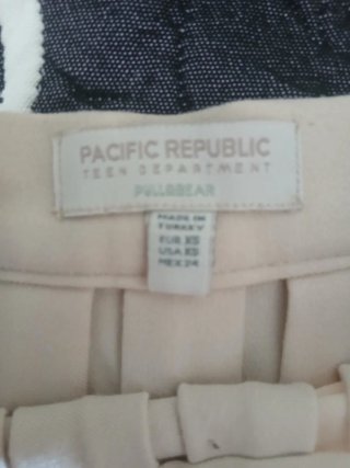Falda beige plisada talla XS