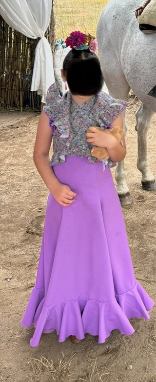 Traje de flamenca morado y estampado