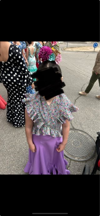 Traje de flamenca morado y estampado