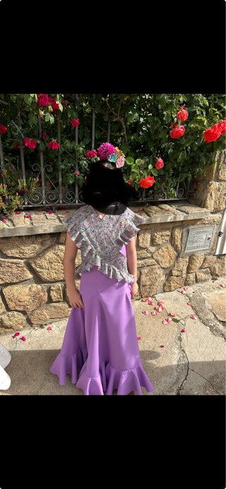 Traje de flamenca morado y estampado