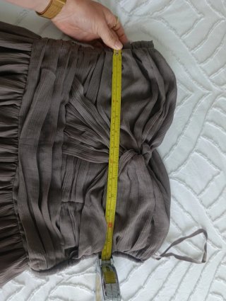 Vestido marrón plisado