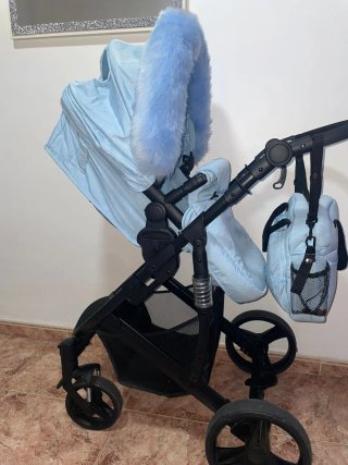 Carro de bebé azul