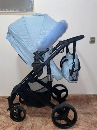 Carro de bebé azul